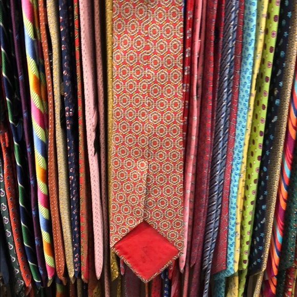 Hermès tie. Red, gold, and white. - Picture 7 of 7